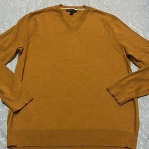 Banana Republic Men's V-Neck Sweater - Mustard size M